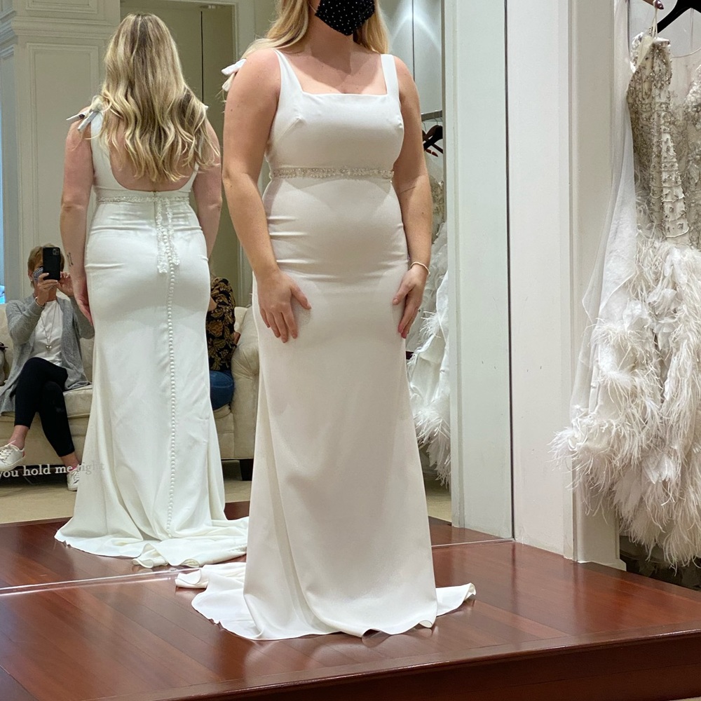 Lotus thread Minerva gown. Size 16 wedding dress